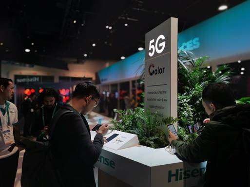 告別非黑即白！海信CES推出全球首款彩色水墨屏閱讀手機(jī)