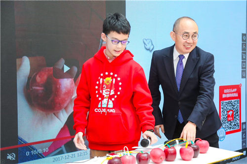 潘石屹拜師編程貓12歲小學(xué)員左奕遠(yuǎn)！并成為“編程貓鄉(xiāng)村編程普及計(jì)劃發(fā)起人”！