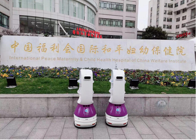 一天落地八城九醫(yī)院 這家上海企業(yè)的送餐機器人一直在行動