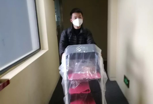 抗疫動(dòng)態(tài)丨持續(xù)抗疫20天，擎朗送餐機(jī)器人馳援全國40+城市
