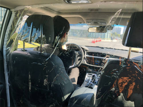 為司乘健康提供多重防護(hù)，曹操出行在車內(nèi)加裝隔離膜