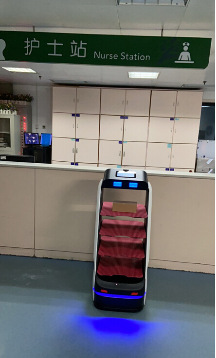 面對新冠肺炎 西安市兒童醫(yī)院用機(jī)器人送餐保護(hù)兒童易感人群