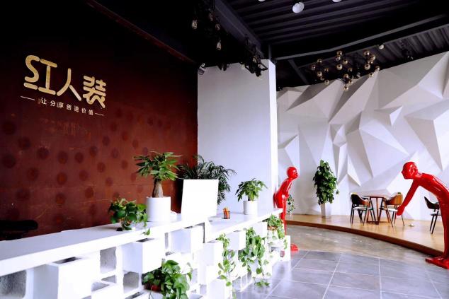 2020年紅人裝為抗擊疫情，捐贈愛心物資及善款100萬余