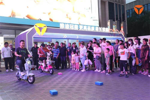 央視推薦！雅迪冠能探索E10上市即熱賣，成為用戶綠色出行首選