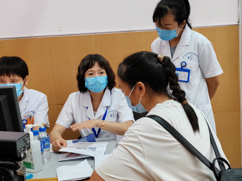 復星醫(yī)藥攜手上海宋慶齡基金會在西雙版納啟動兩癌篩查“粉藍絲帶公益行”