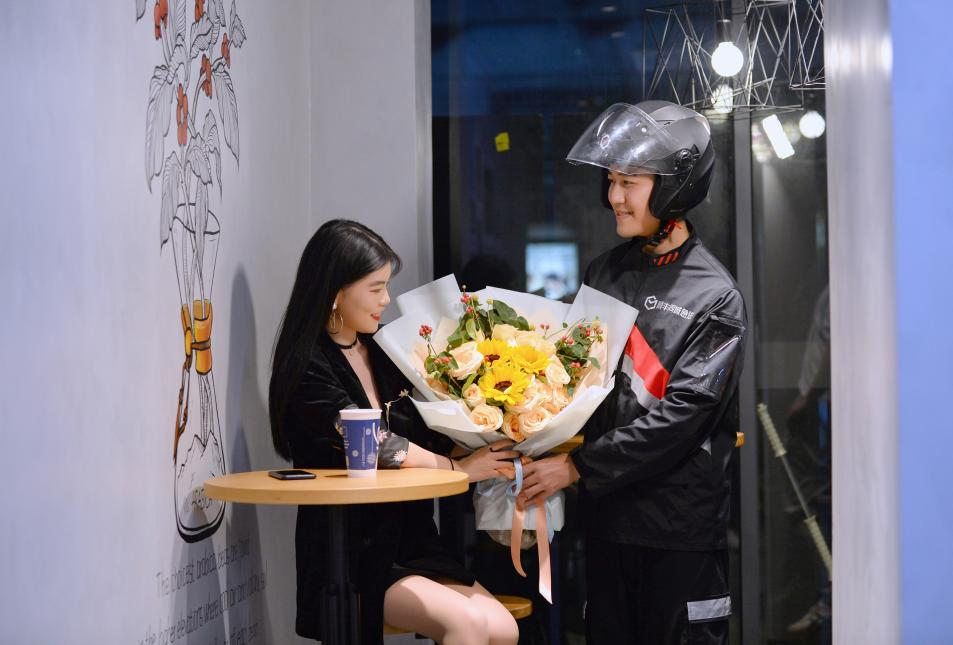 順豐同城圣誕鮮花配送單量同比增長1.2倍，助力“圣誕經(jīng)濟”再升溫