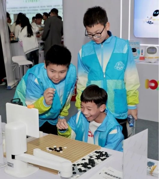 “棋”開得勝！樂在“棋”中！阿爾法蛋圍棋機器人扮靚1024開發(fā)者節(jié)