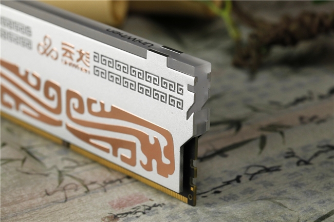 海景房機(jī)箱絕妙搭配，墨云藏境炫酷國潮RGB內(nèi)存條裝機(jī)分享