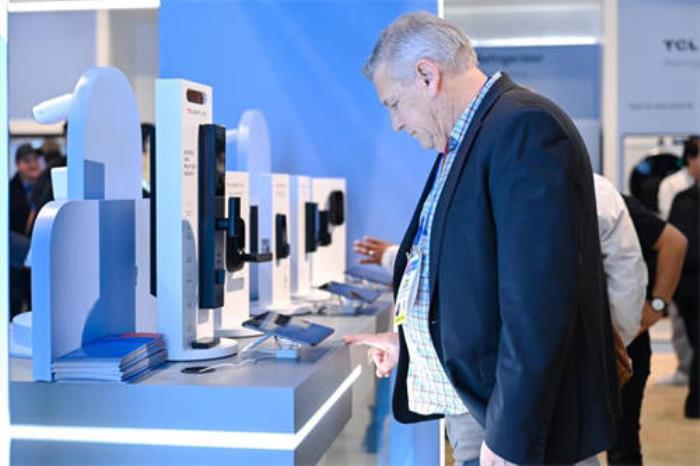 TCL實(shí)業(yè)CES 2025：屏顯科技引領(lǐng)，全品類(lèi)智能終端展現(xiàn)頂尖科技力