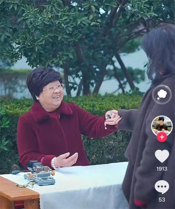 臨近春節(jié)，珠寶奢品商家靠專業(yè)和創(chuàng)意“賣爆”了