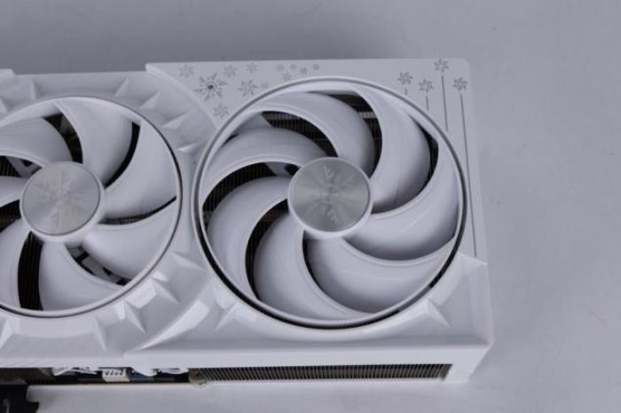 耕升 GeForce RTX 5090 D 解禁全新AI 兵器庫(kù)！DLSS 4開(kāi)啟狂暴性能模式！