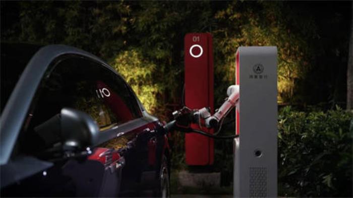 尊界S800閃耀蛇年春晚，助力中國汽車品牌攀登價值新高峰