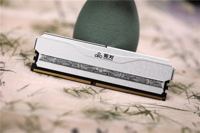 開箱評測丨銳龍7 9700X絕佳拍檔，神凝系列6000 CL28國風內(nèi)存評測