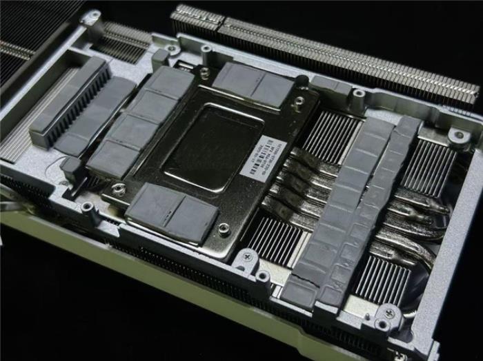 影馳 GeForce RTX 5070 Ti 金屬大師 OC評測：DLSS 4超強發(fā)揮