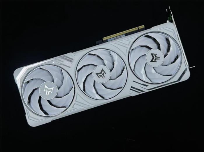 影馳 GeForce RTX 5070 Ti 金屬大師 OC評測：DLSS 4超強發(fā)揮