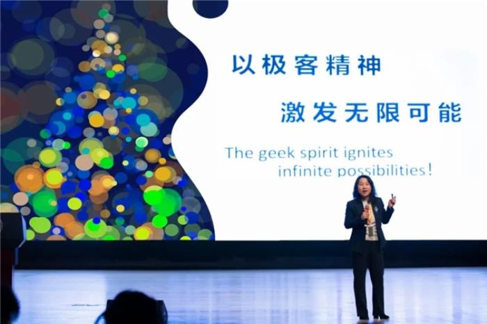 朝陽凱文開學第一課  從“心”出發(fā)，“育”見未來，以極客精神激發(fā)無限可能