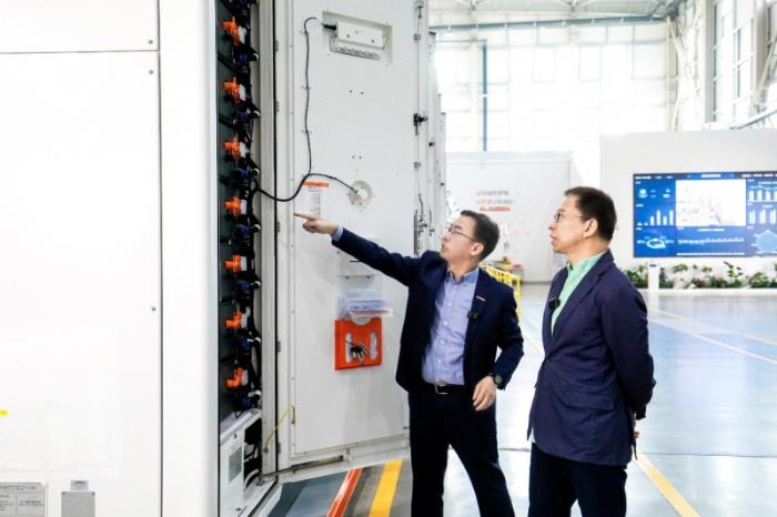 解碼新能源黑科技！《張朝陽的物理課》走進陽光電源