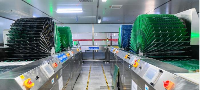 高多層電路板高速串口通信設(shè)計：盤中孔與沉金工藝突破速率困境