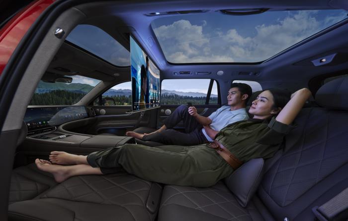 問界M9 2025款發(fā)布：車載小藝自適應(yīng)深度思考，信息獲取更高效