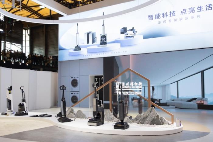 添可品牌大使陳赫現(xiàn)身AWE2025展區(qū)，實(shí)力種草芙萬洗地機(jī)，直呼
