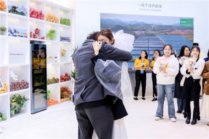 把“果蔬生長莊園”搬進 AWE:存儲7天的果蔬不變色?容聲用“養(yǎng)鮮”重塑冰箱體驗