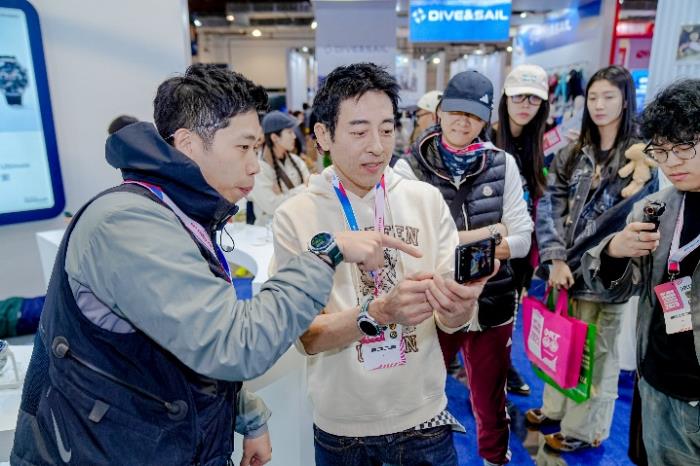 HUAWEI WATCH Ultimate非凡探索系列矚目亮相2025上海國際潛水展，科技賦能極境探索