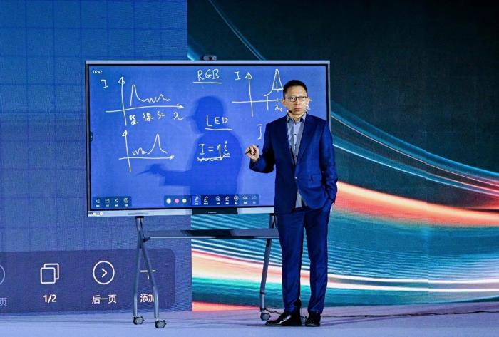 客廳WALL時代必修課！張朝陽AWE解讀海信RGB-Mini LED技術(shù)革命