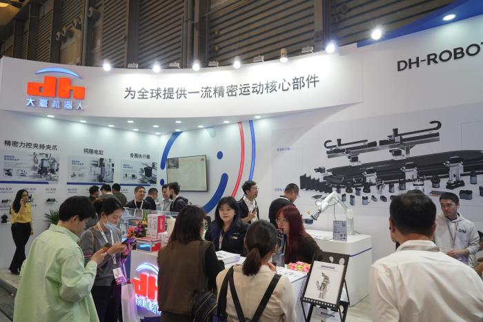 大寰機器人亮相慕尼黑上海電子生產(chǎn)設(shè)備展，智能制造引領(lǐng)行業(yè)新風(fēng)向