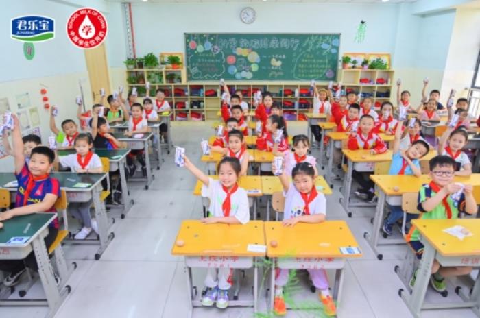 君樂寶以高品質(zhì)學(xué)生奶護(hù)航青少年成長，助力“神獸”歸籠營養(yǎng)升級