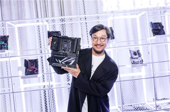 湘聚金字塔！華碩主板引爆ROG DAY 2025信仰狂歡