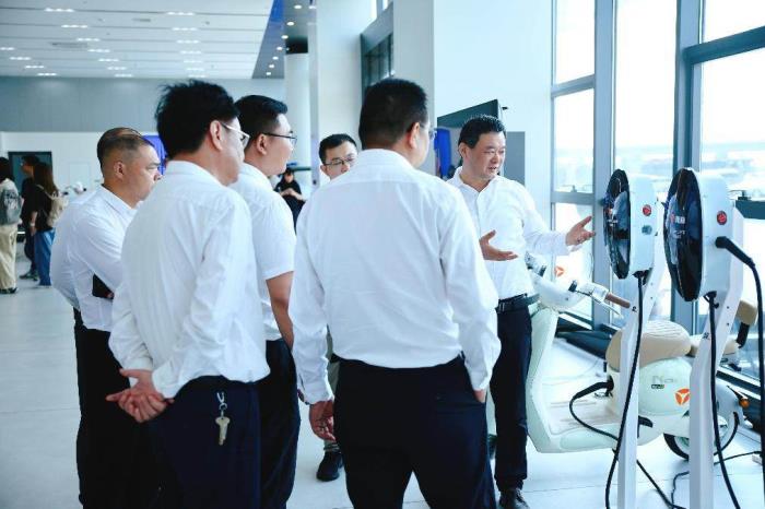 產(chǎn)學(xué)研合作新標桿！雅迪攜高校共建智能電動車及智慧能源研發(fā)中心