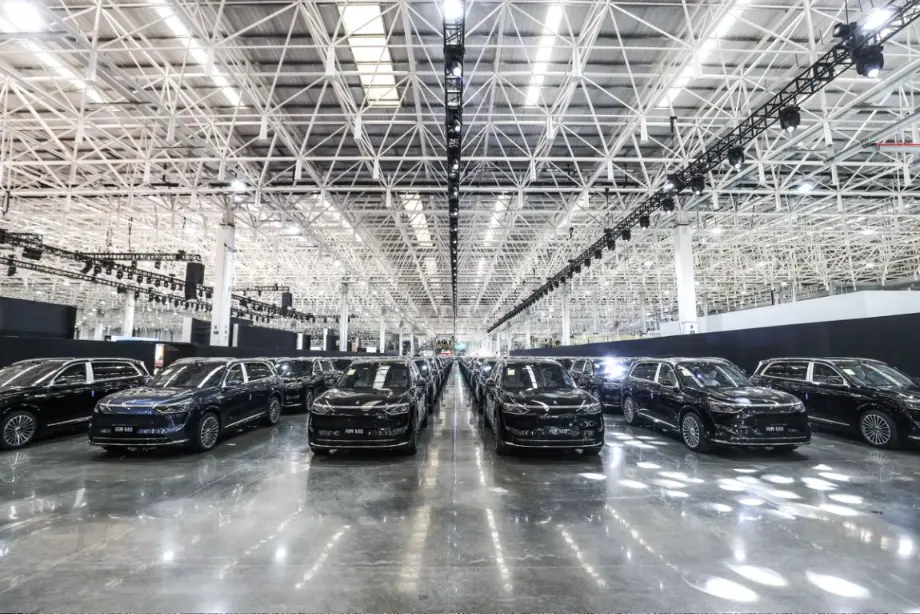 百組車主齊聚問界M8交付現(xiàn)場，中國智造加速度驚爆同行