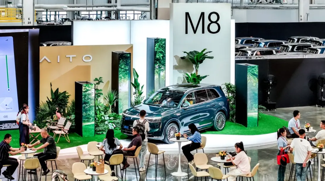 百組車主齊聚問界M8交付現(xiàn)場，中國智造加速度驚爆同行