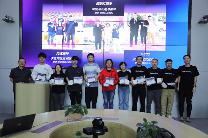2025新浪集團(tuán)Hackathon大賽落幕，極客精神點(diǎn)燃AI Coding創(chuàng)新引擎