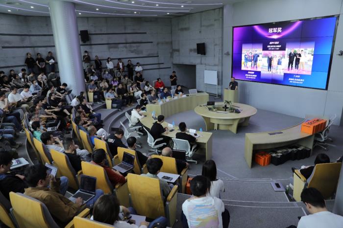 2025新浪集團(tuán)Hackathon大賽落幕，極客精神點(diǎn)燃AI Coding創(chuàng)新引擎