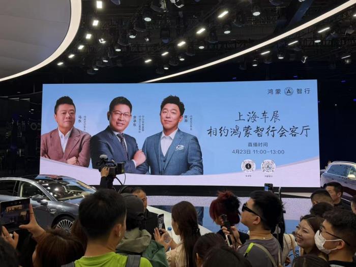 銷量冠軍問界M9亮相上海車展成C位，真實車主親證安全與豪華
