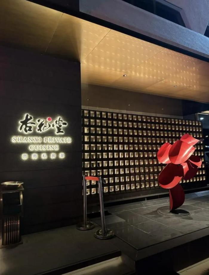 年輕人的假期續(xù)航包：把餐廳吃成“旅行試用裝”