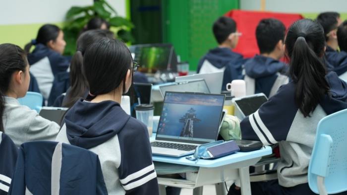 聯(lián)想發(fā)布人工智能通識課解決方案，全面助力中小學(xué)人工智能教育普及