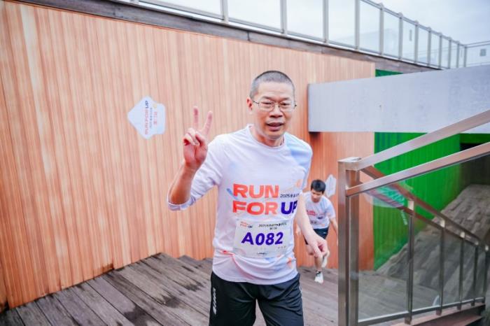 從17歲到59歲！萬物梁行2025垂直馬拉松嘉年華廈門站火熱開跑