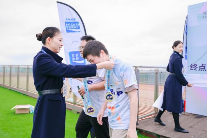 從17歲到59歲！萬物梁行2025垂直馬拉松嘉年華廈門站火熱開跑