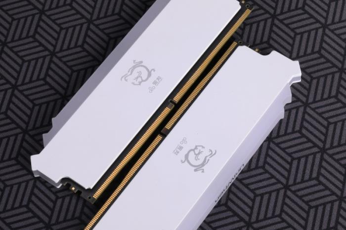 硬控發(fā)熱，一鍵躍至6400MT/s，「煌」系列DDR5內(nèi)存超頻體驗