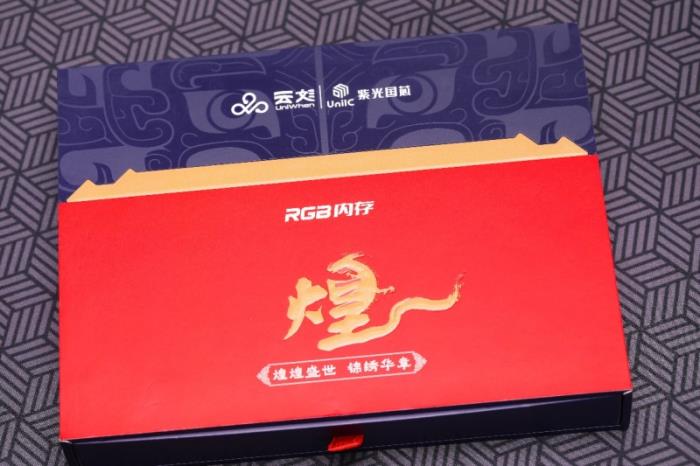 硬控發(fā)熱，一鍵躍至6400MT/s，「煌」系列DDR5內(nèi)存超頻體驗