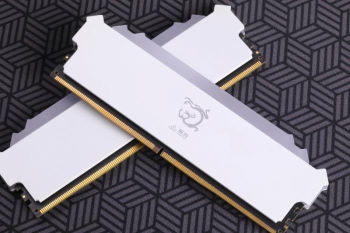 硬控發(fā)熱，一鍵躍至6400MT/s，「煌」系列DDR5內(nèi)存超頻體驗