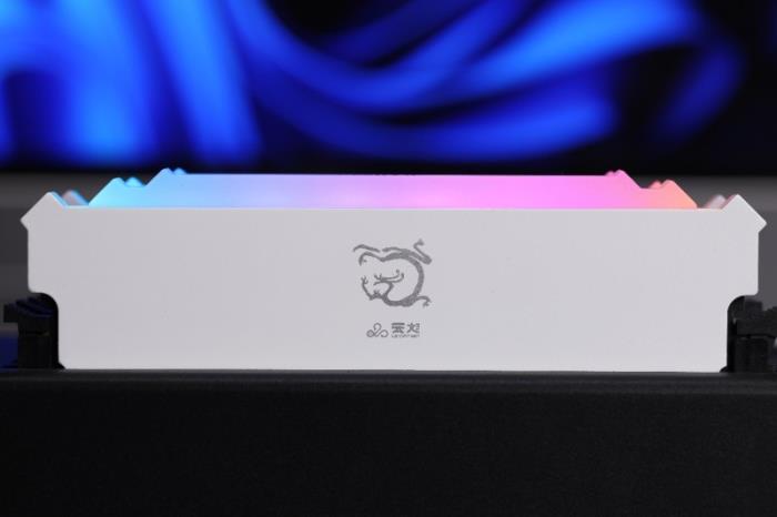 硬控發(fā)熱，一鍵躍至6400MT/s，「煌」系列DDR5內(nèi)存超頻體驗