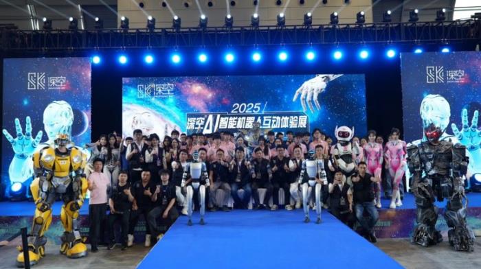 觸手可及，玩轉(zhuǎn)AI智能世界 2025深空AI智能機(jī)器人互動體驗展上海站圓滿落幕，蚌埠站盛宴