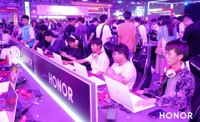 榮耀HUNTER游戲本亮相DreamHack嘉年華 靜音高性能引游戲用戶爭相體驗