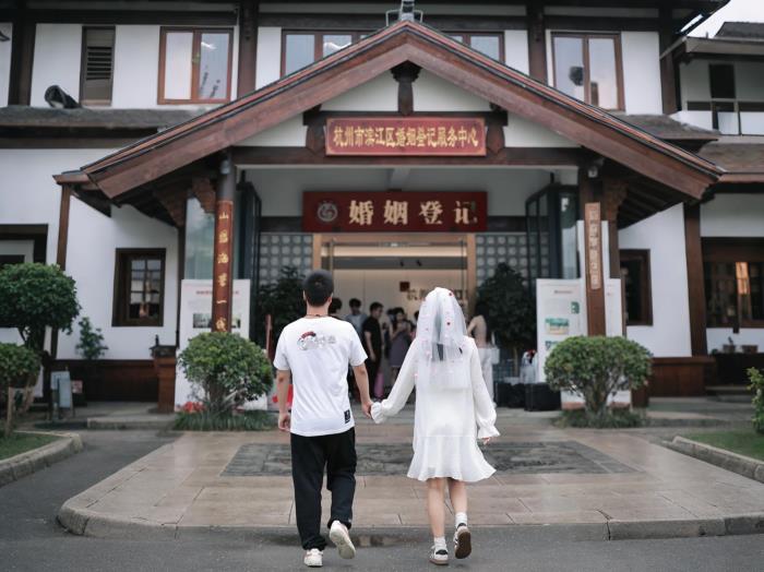 穿拖鞋辦婚禮？Z世代新人顛覆傳統(tǒng)：在Soul App集云祝福