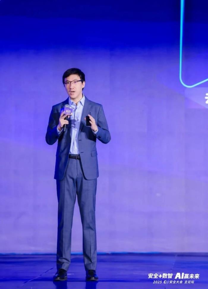 “云網(wǎng)數(shù)智安”融合共生！亞信科技、亞信安全助力百行千業(yè)全要素轉(zhuǎn)型