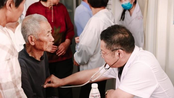 陽光新能源攜手全網(wǎng)爆火的95后村長(zhǎng)，共繪鄉(xiāng)村振興新畫卷！