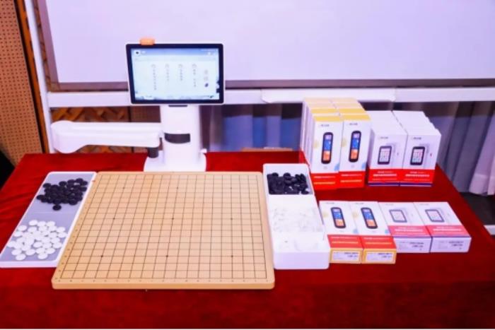 注入科技動(dòng)能，打開智慧之窗——“阿爾法蛋AI公益”情暖深圳同澤學(xué)校